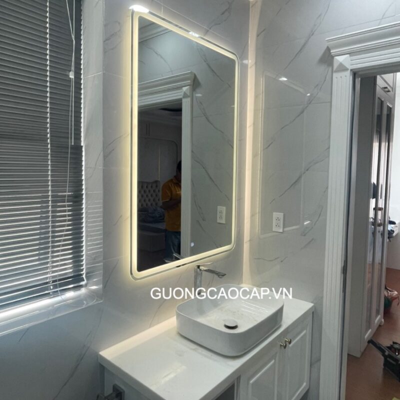 Gương phòng tắm cao cấp có đèn led treo tường